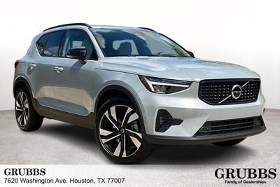 2026 Volvo XC40 B4 Plus