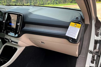 2026 Volvo XC40 B4 Plus