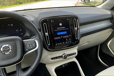 2026 Volvo XC40 B4 Plus