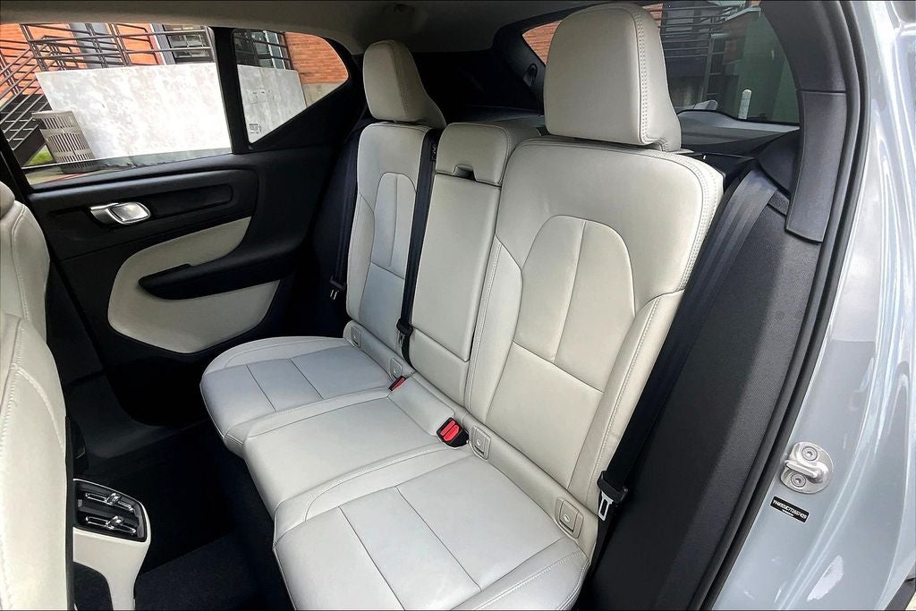 2026 Volvo XC40 B4 Plus