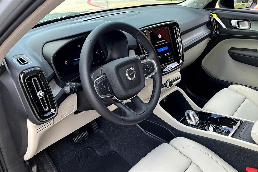 2026 Volvo XC40 B4 Plus