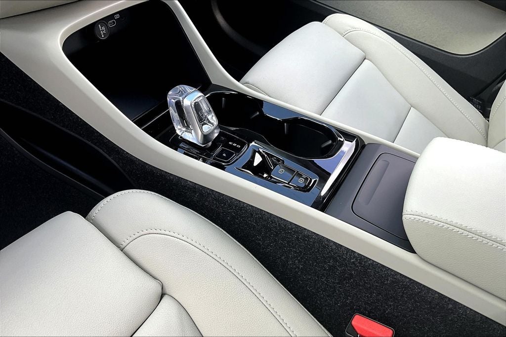 2026 Volvo XC40 B4 Plus