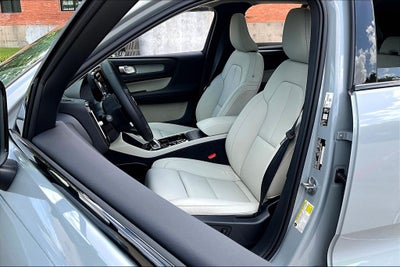 2026 Volvo XC40 B4 Plus