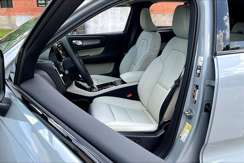 2026 Volvo XC40 B4 Plus
