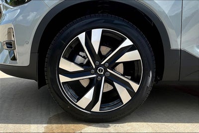 2026 Volvo XC40 B4 Plus