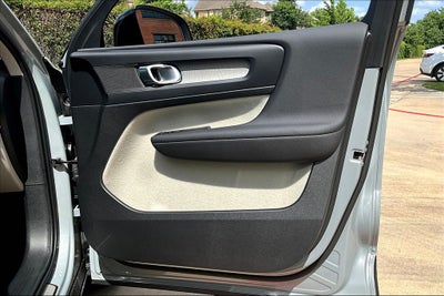 2026 Volvo XC40 B4 Plus