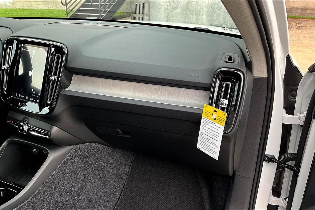 2026 Volvo XC40 B4 Plus