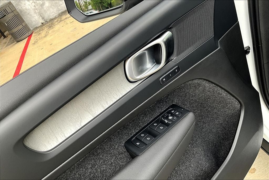 2026 Volvo XC40 B4 Plus