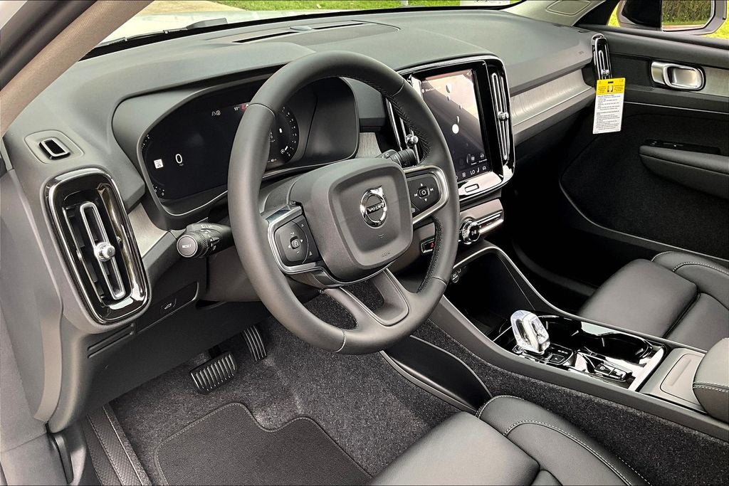 2026 Volvo XC40 B4 Plus