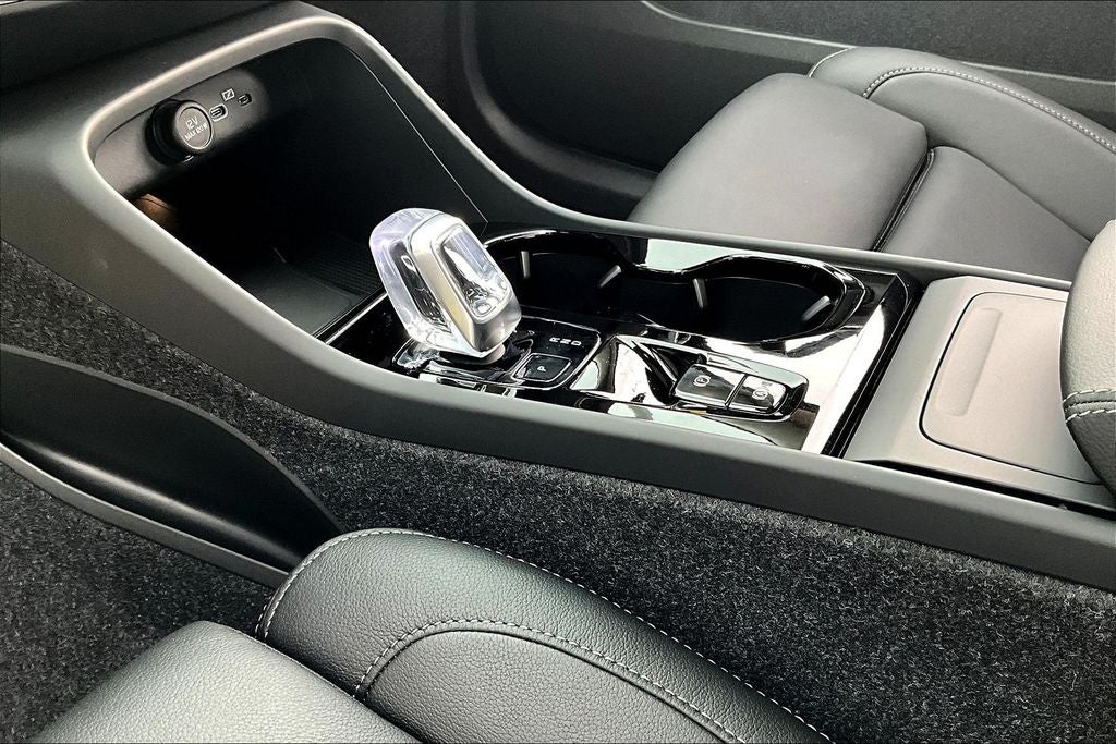 2026 Volvo XC40 B4 Plus