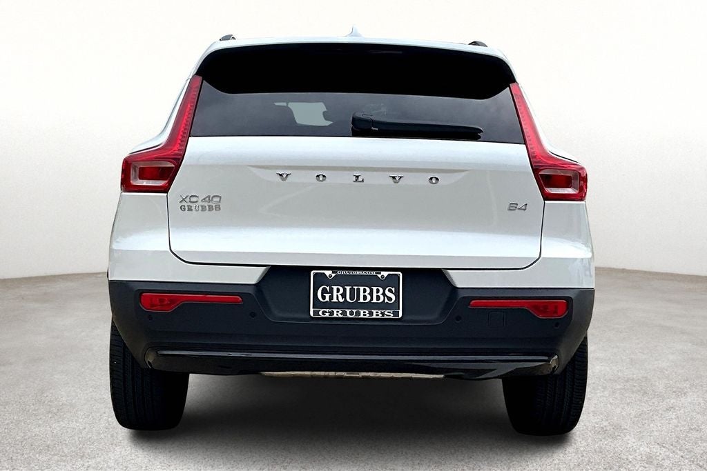 2026 Volvo XC40 B4 Plus
