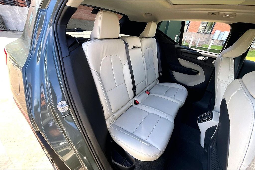 2026 Volvo XC40 B4 Plus