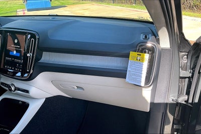 2026 Volvo XC40 B4 Plus