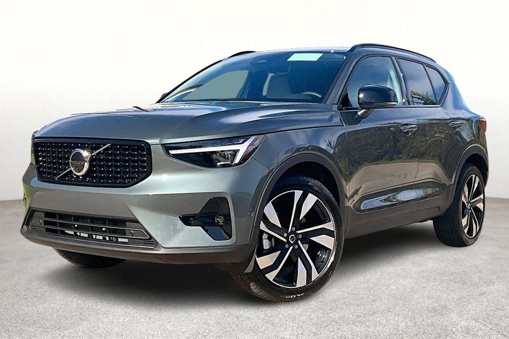 2026 Volvo XC40 B4 Plus
