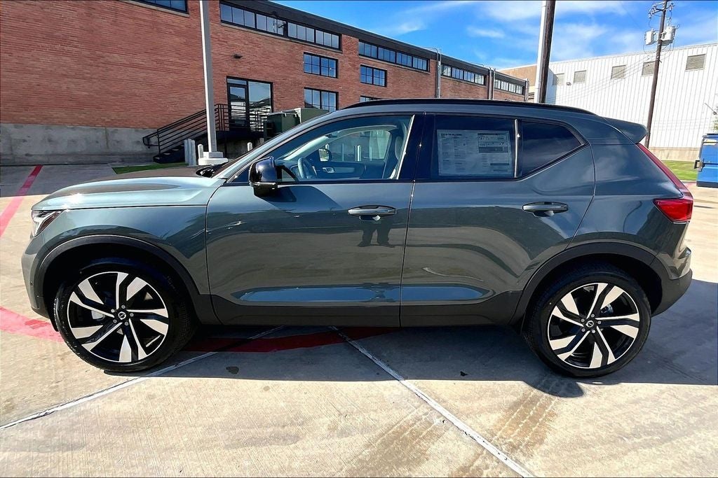 2026 Volvo XC40 B4 Plus