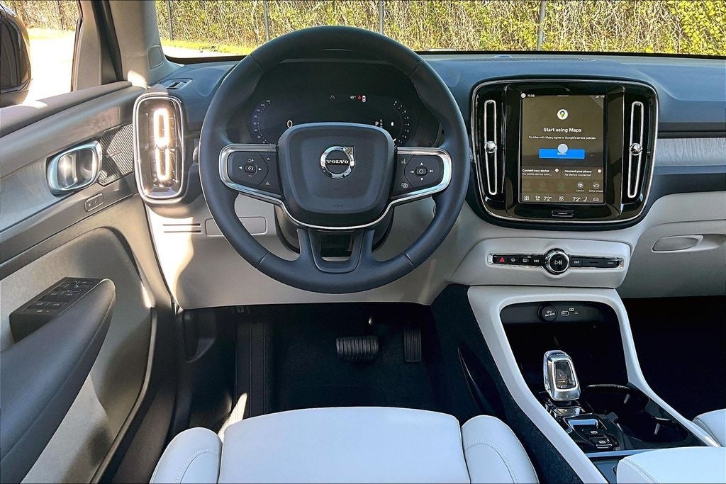 2026 Volvo XC40 B4 Plus