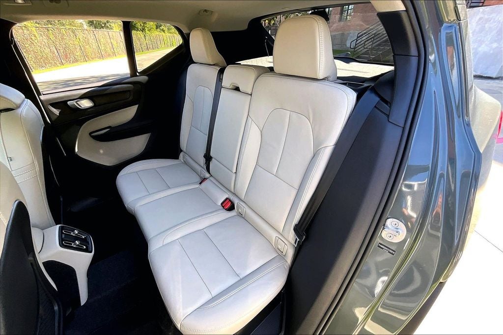 2026 Volvo XC40 B4 Plus