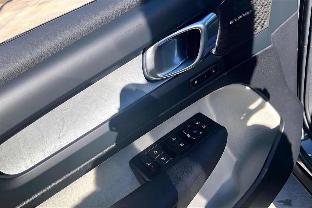 2026 Volvo XC40 B4 Plus