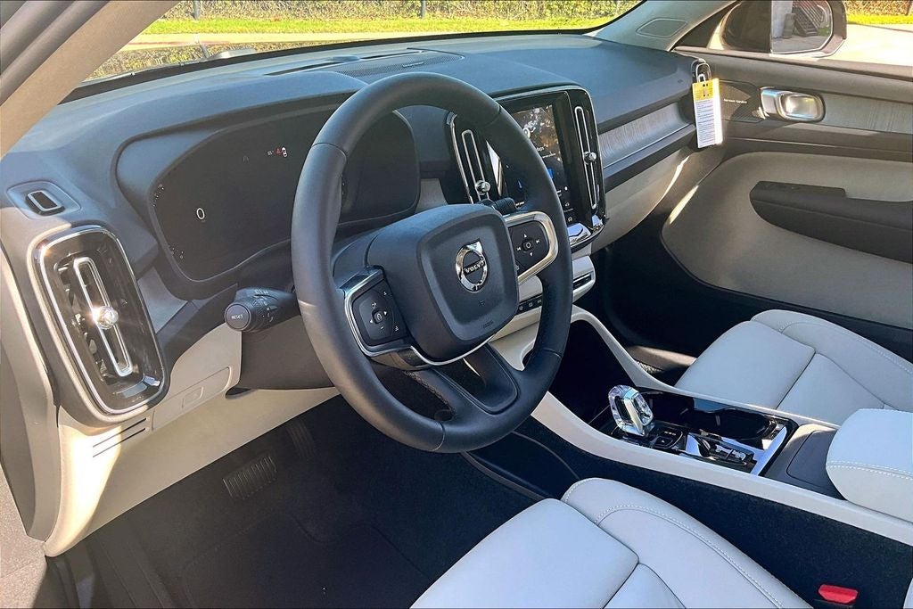 2026 Volvo XC40 B4 Plus