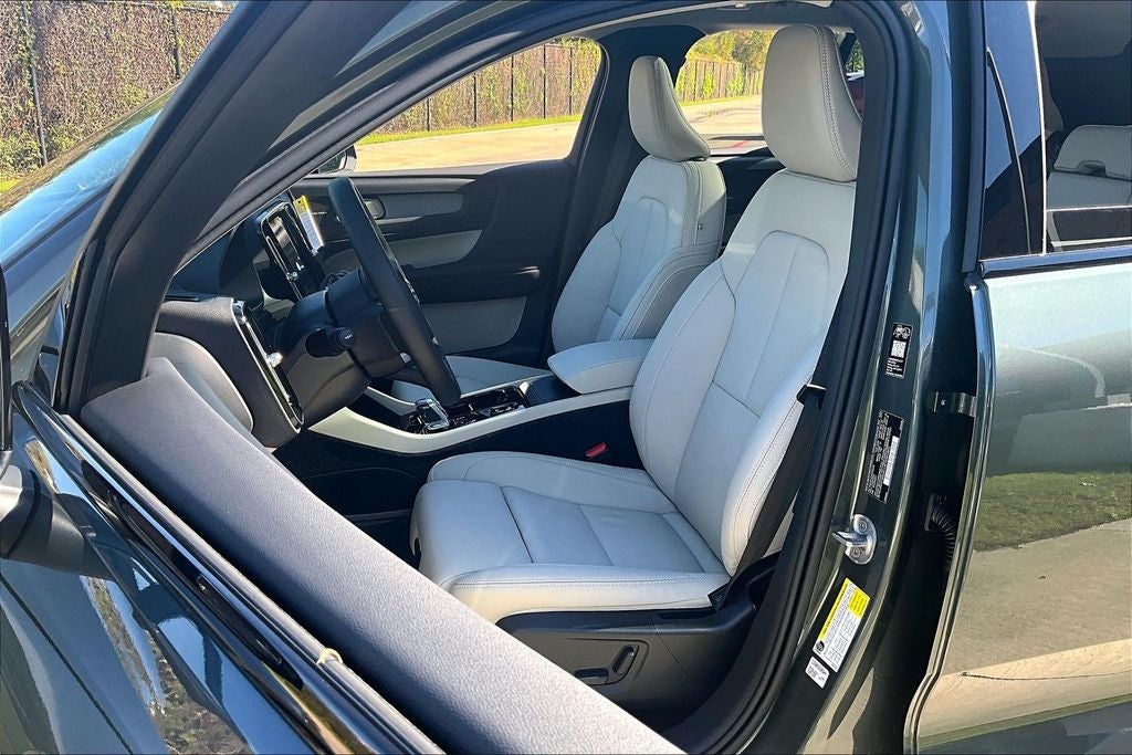 2026 Volvo XC40 B4 Plus