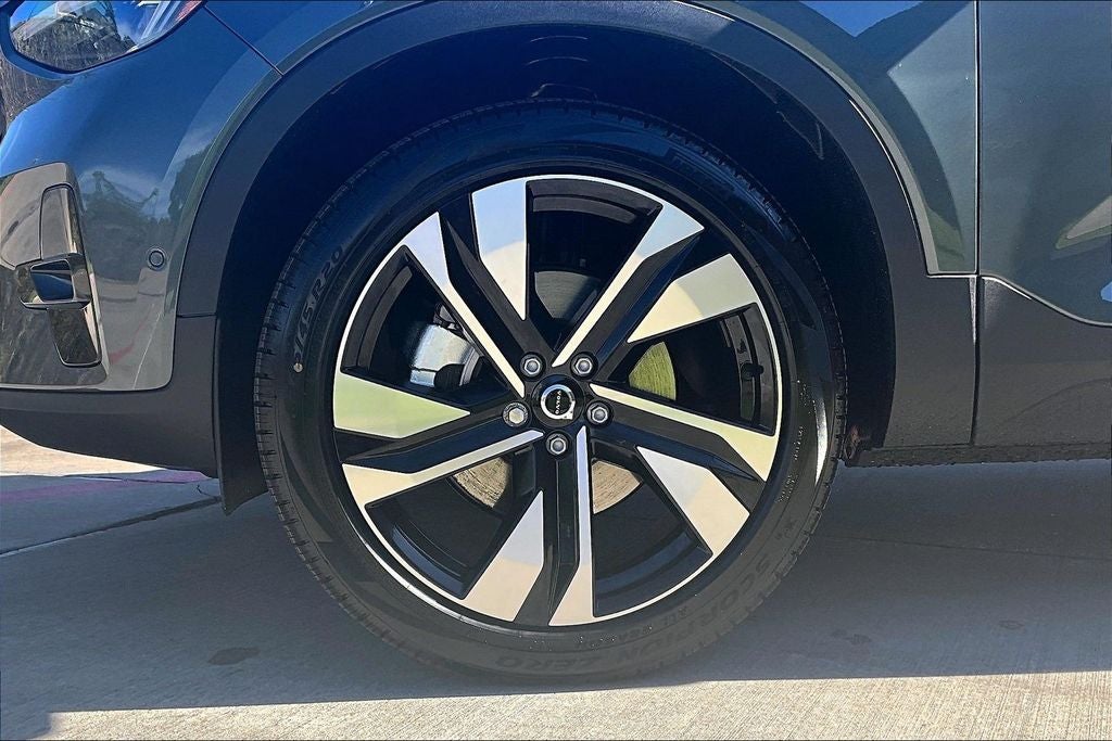 2026 Volvo XC40 B4 Plus