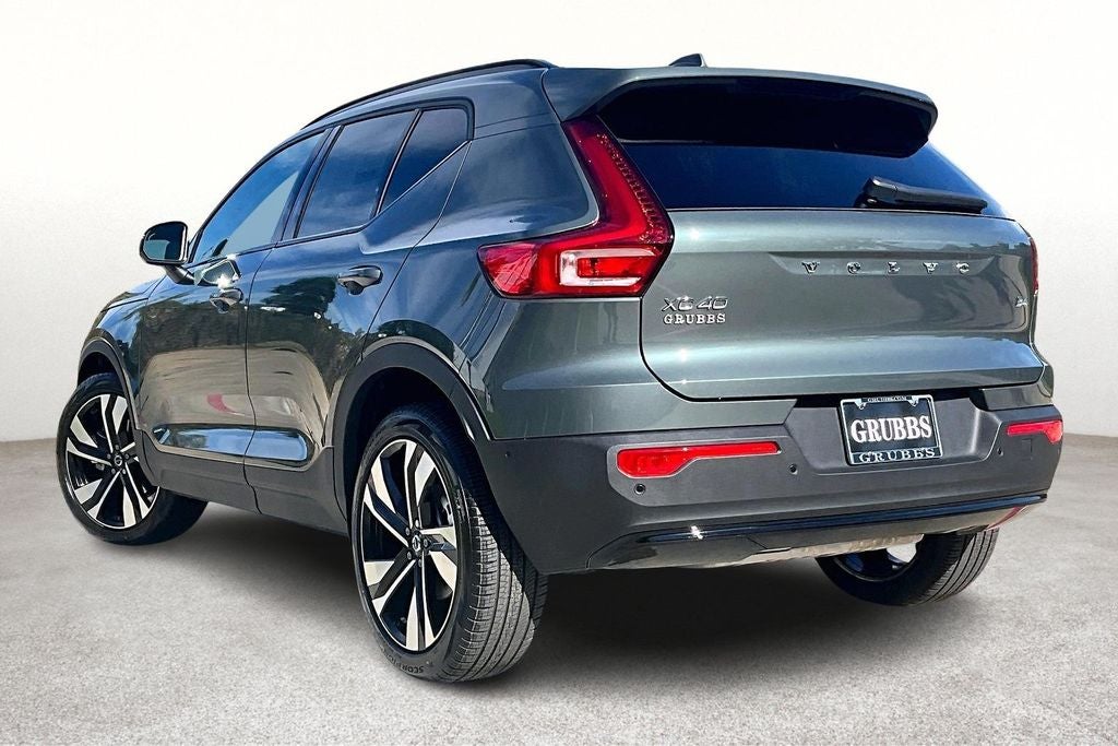 2026 Volvo XC40 B4 Plus