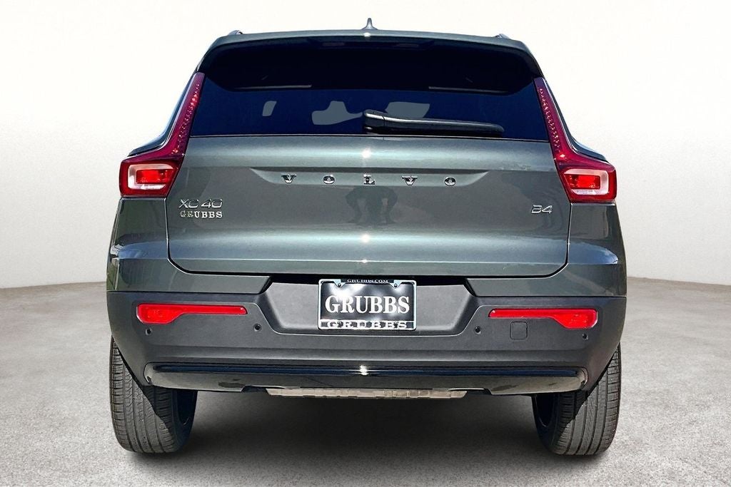 2026 Volvo XC40 B4 Plus
