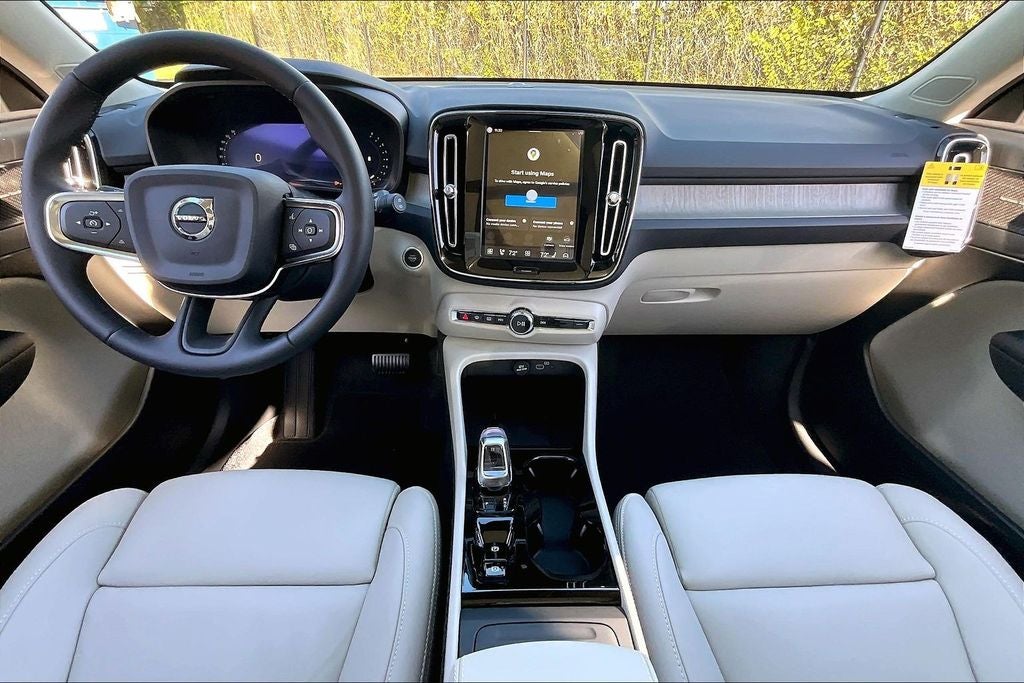 2026 Volvo XC40 B4 Plus