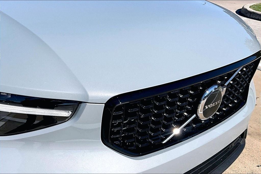 2026 Volvo XC40 B4 Core