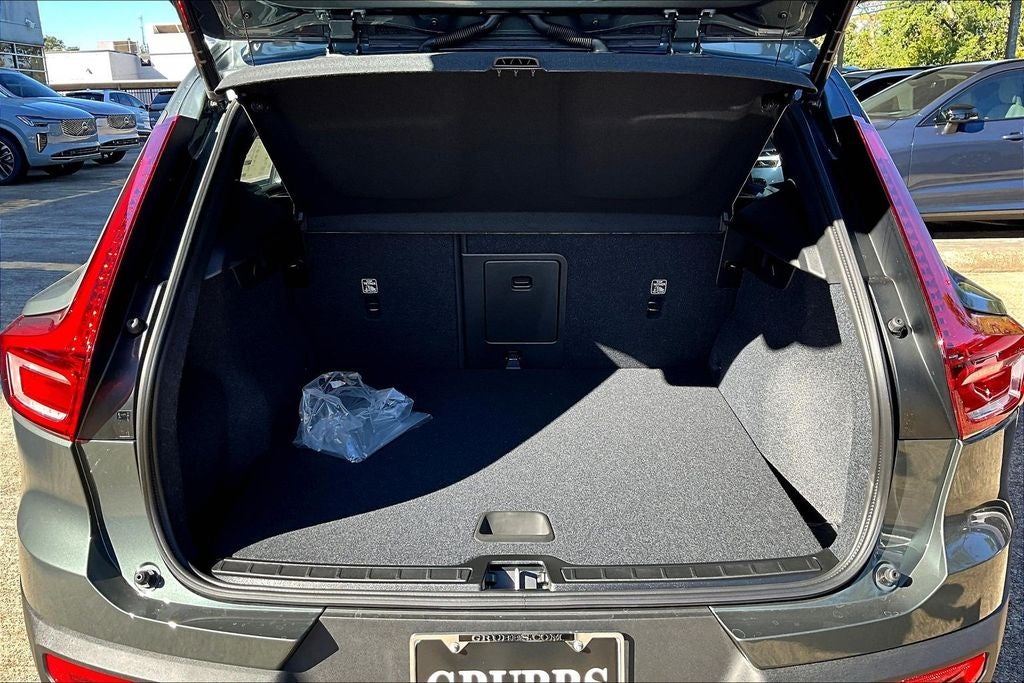 2026 Volvo XC40 B4 Core