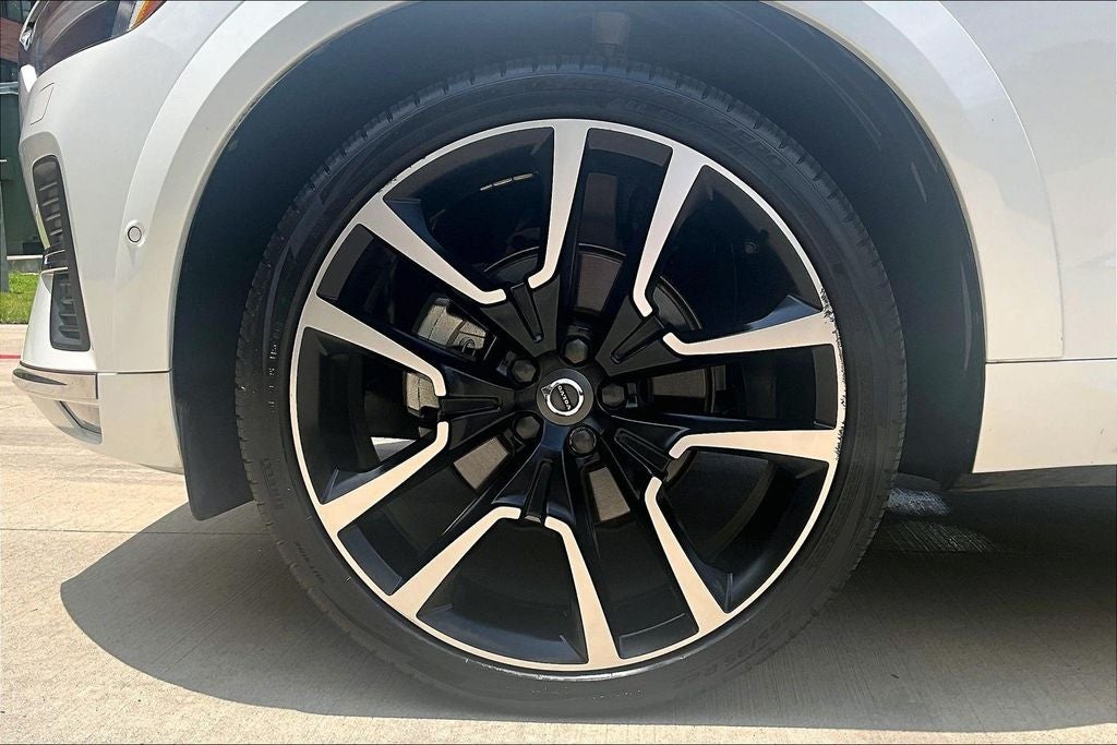 2023 Volvo XC60 B5 Ultimate Bright Theme