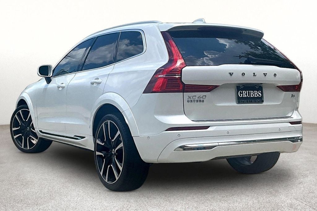 2023 Volvo XC60 B5 Ultimate Bright Theme