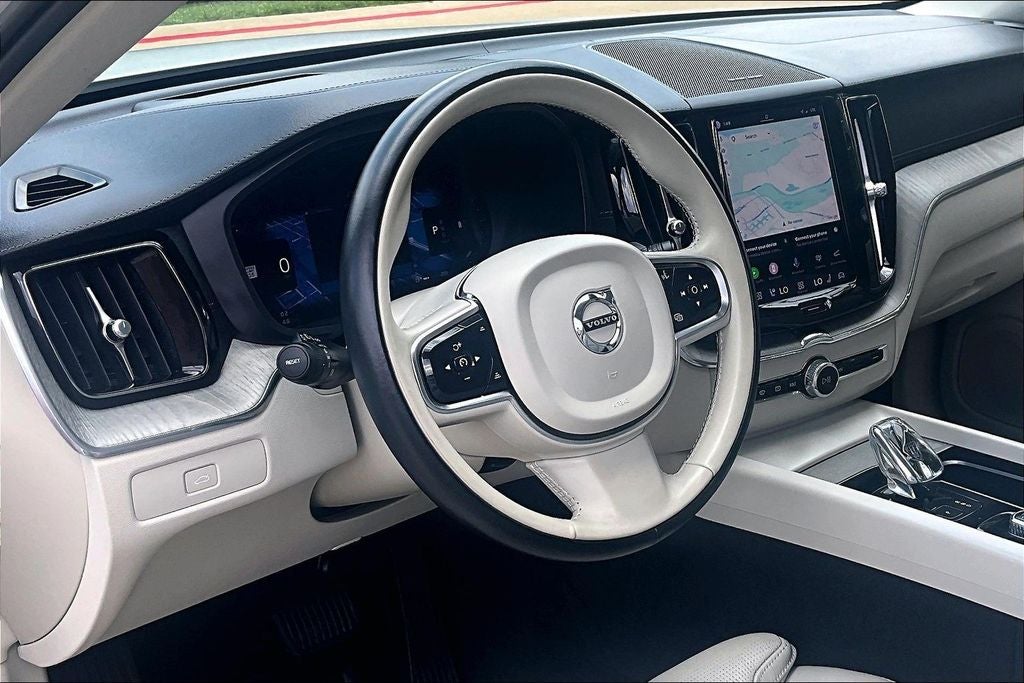 2023 Volvo XC60 B5 Ultimate Bright Theme