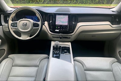 2023 Volvo XC60 B5 Ultimate Bright Theme