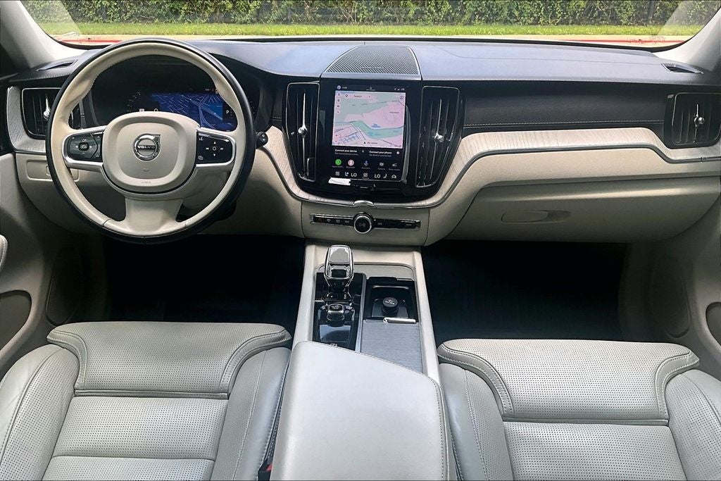 2023 Volvo XC60 B5 Ultimate Bright Theme