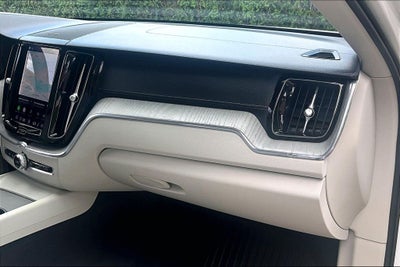 2023 Volvo XC60 B5 Ultimate Bright Theme