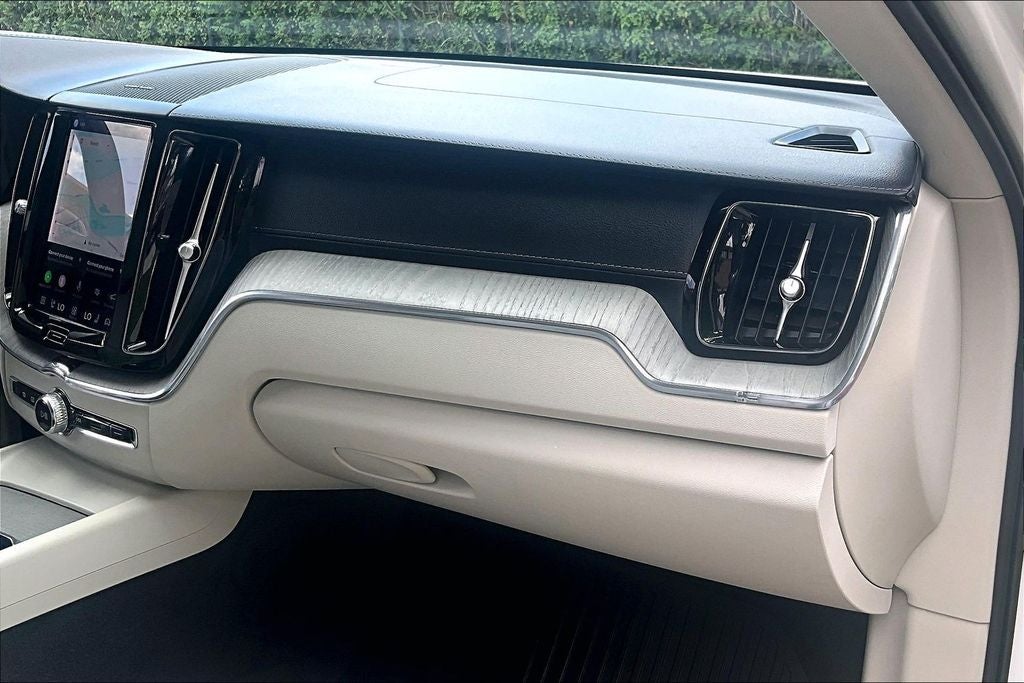 2023 Volvo XC60 B5 Ultimate Bright Theme