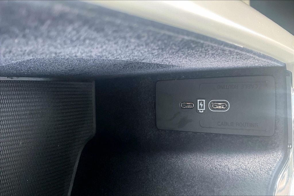 2023 Volvo XC60 B5 Ultimate Bright Theme
