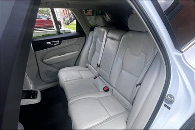 2023 Volvo XC60 B5 Ultimate Bright Theme