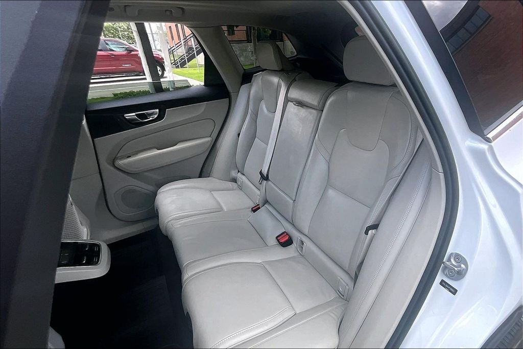 2023 Volvo XC60 B5 Ultimate Bright Theme