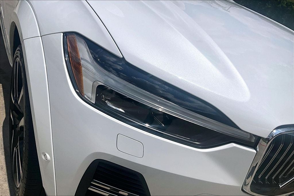 2023 Volvo XC60 B5 Ultimate Bright Theme