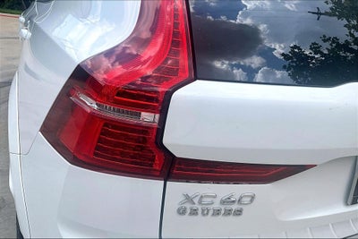 2023 Volvo XC60 B5 Ultimate Bright Theme