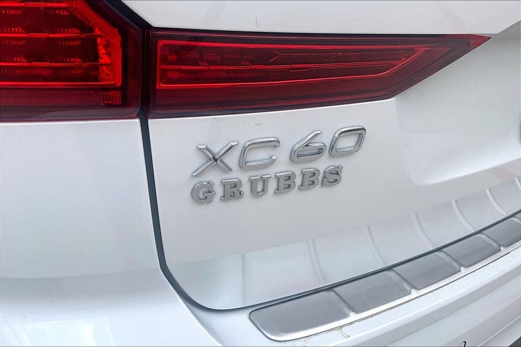 2023 Volvo XC60 B5 Ultimate Bright Theme