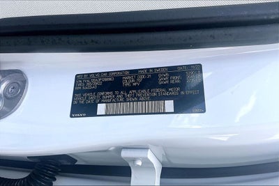 2023 Volvo XC60 B5 Ultimate Bright Theme