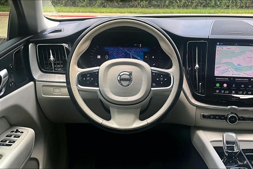 2023 Volvo XC60 B5 Ultimate Bright Theme