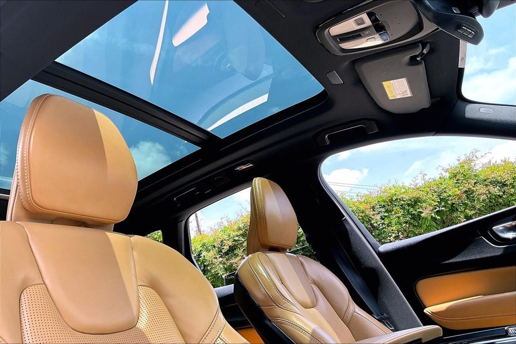 2023 Volvo XC60 B5 Ultimate Bright Theme