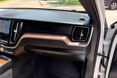 2023 Volvo XC60 B5 Ultimate Bright Theme