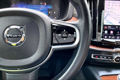 2023 Volvo XC60 B5 Ultimate Bright Theme