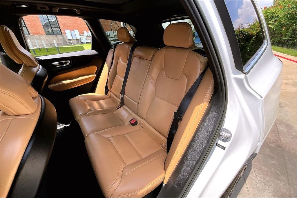 2023 Volvo XC60 B5 Ultimate Bright Theme