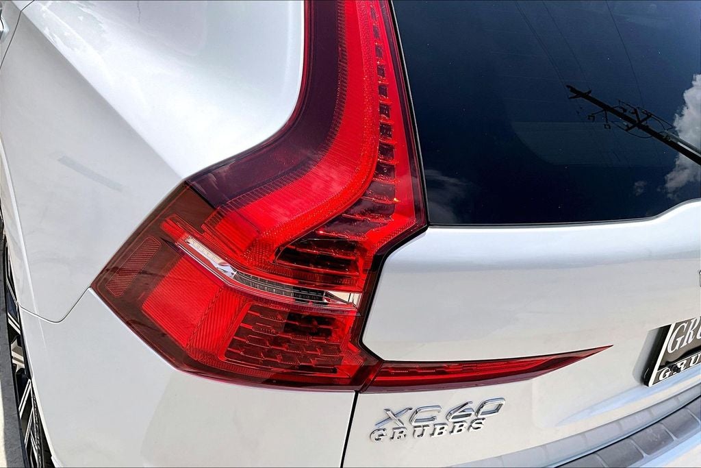 2023 Volvo XC60 B5 Ultimate Bright Theme